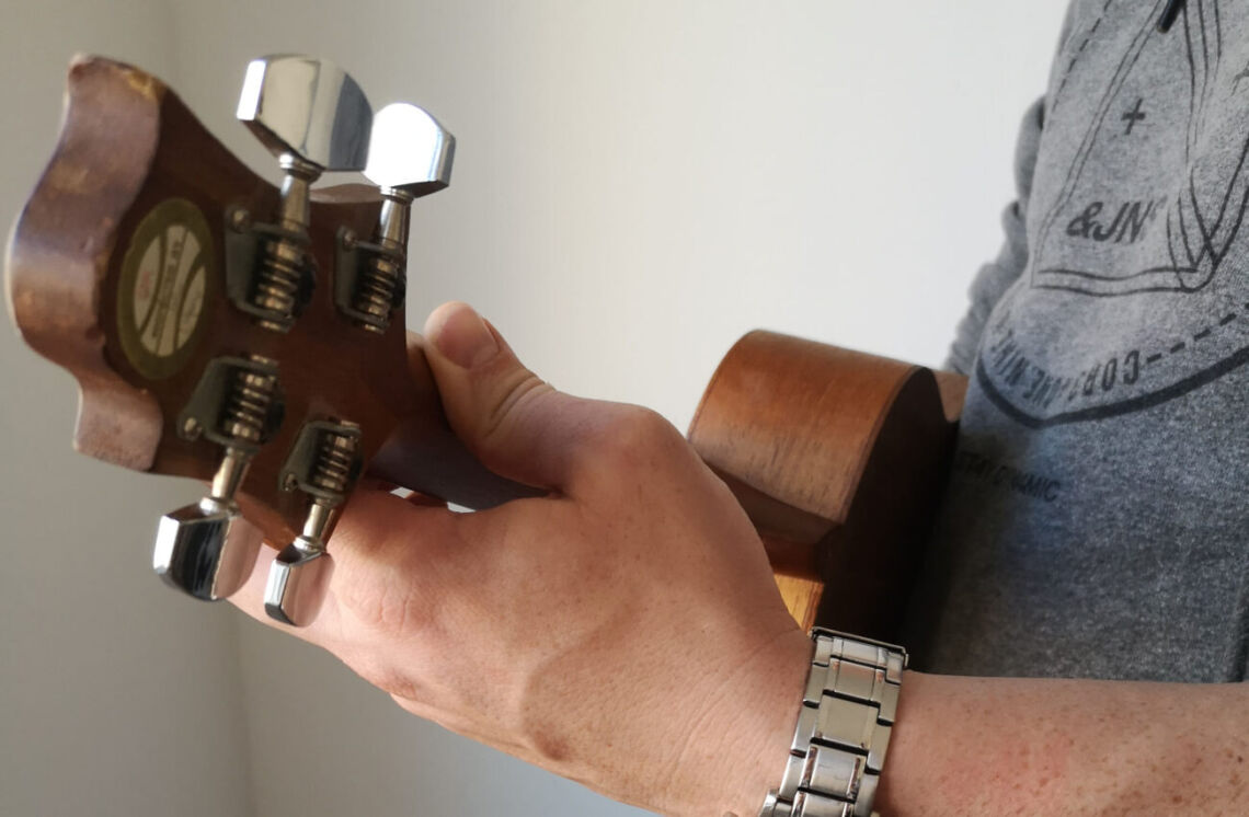 Die Haltung der Ukulele Grundlagen zum halten und greifen bandup