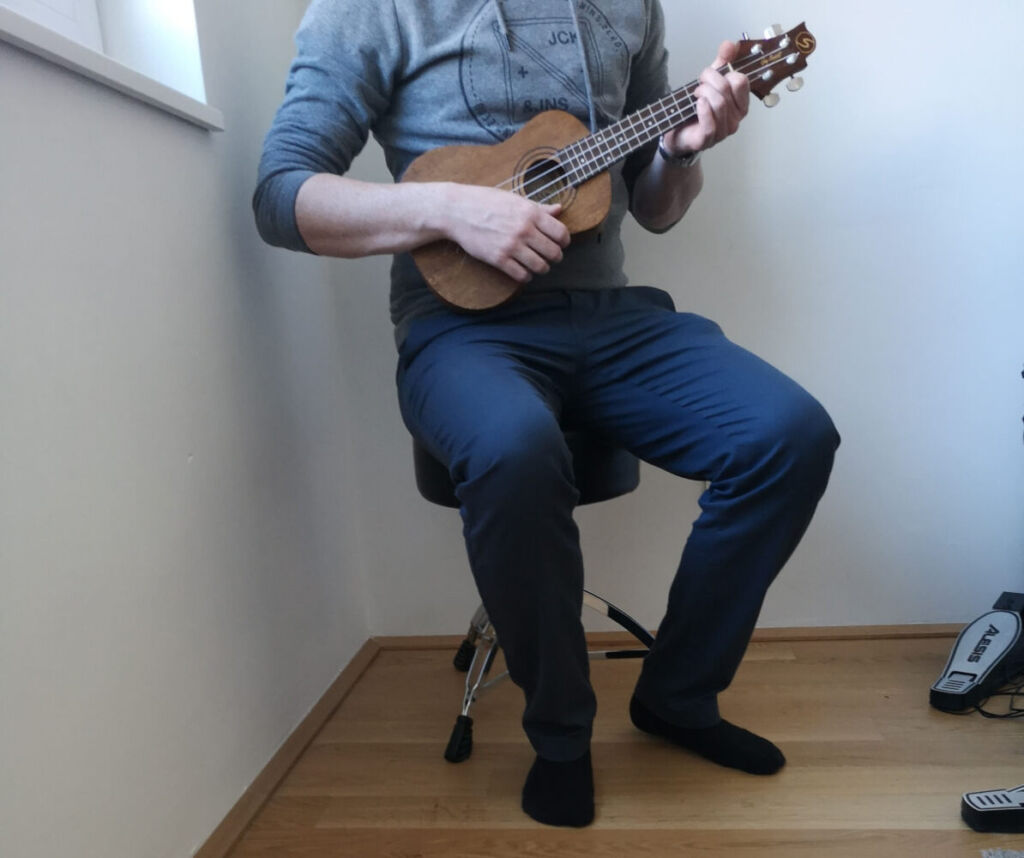 Die Haltung der Ukulele Grundlagen zum halten und greifen bandup