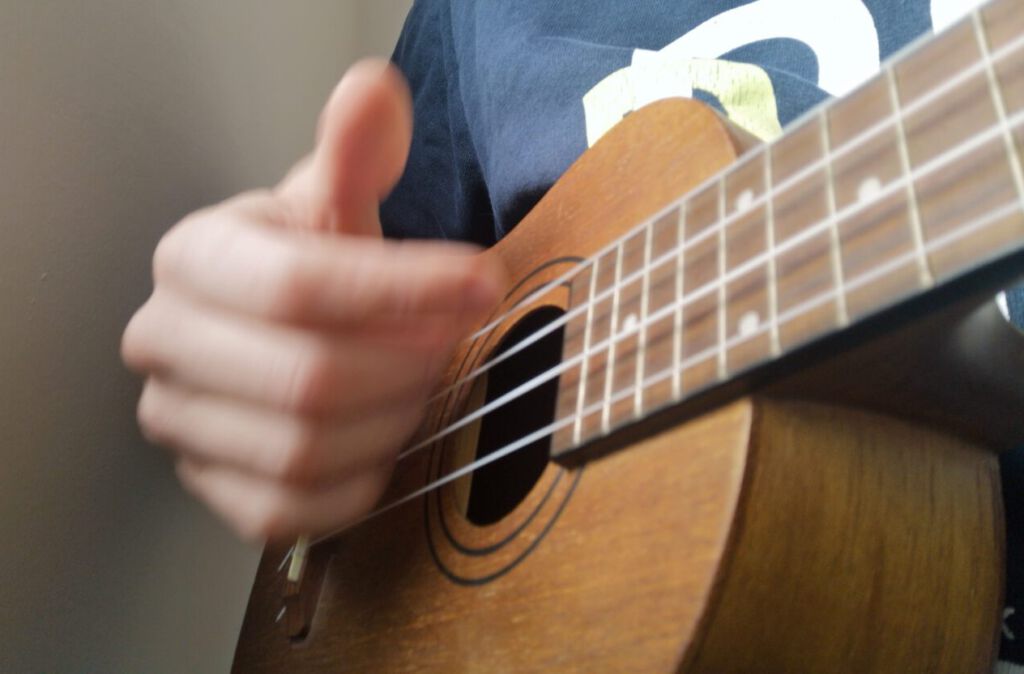 Ukulele Zupfen Lernen Mit Plektron Und Fingerpicking Bandup 9830